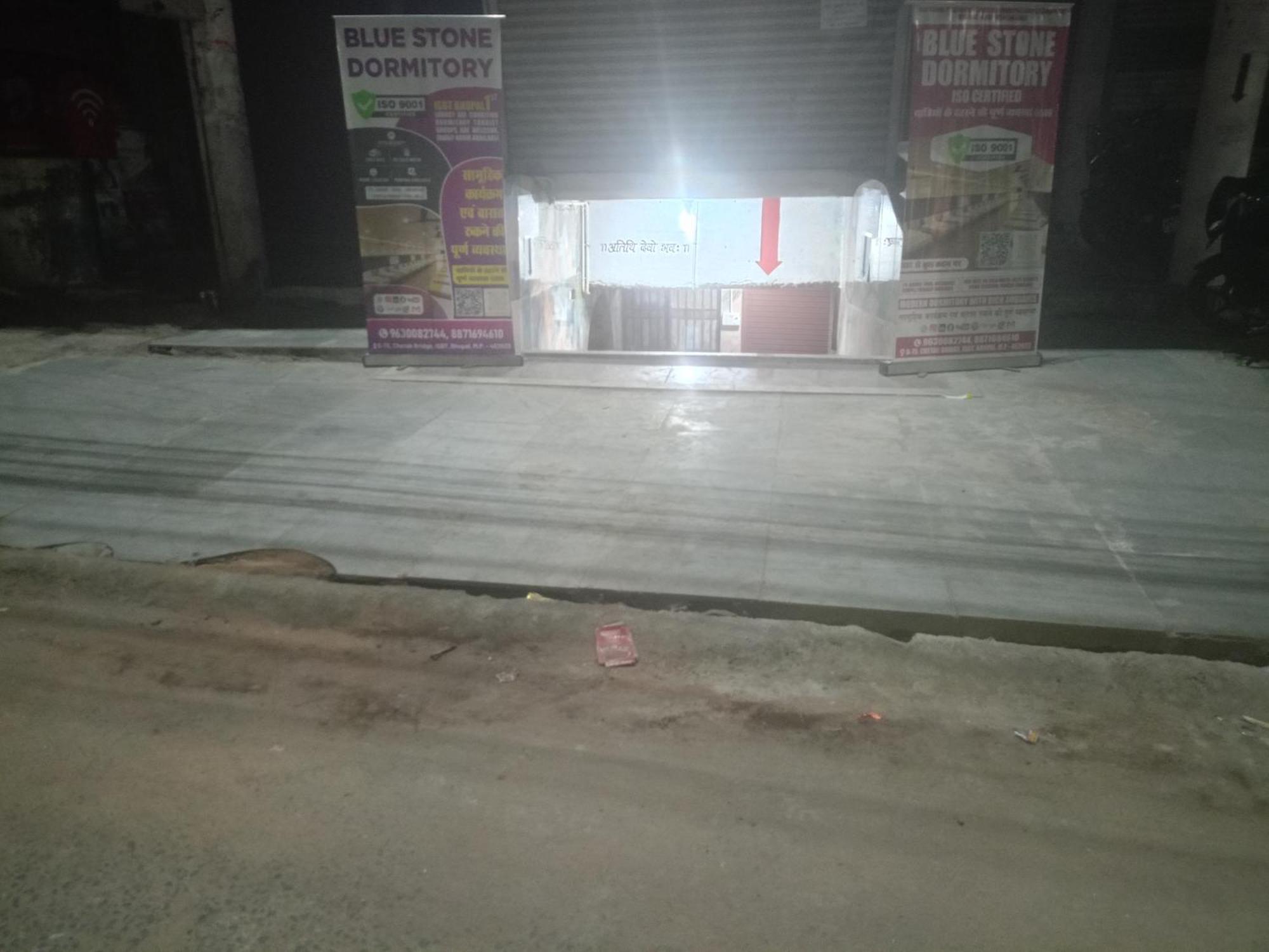 Blue Stone Dormitory Bhopal Bilik gambar